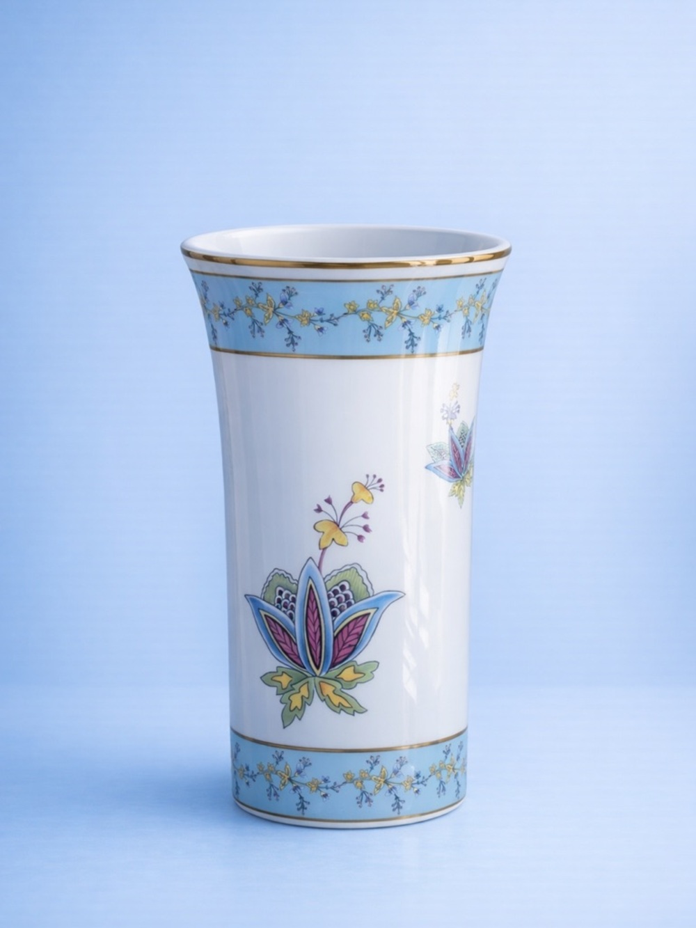 Baum Brothers Imports Beautiful Floral Vase NWT
